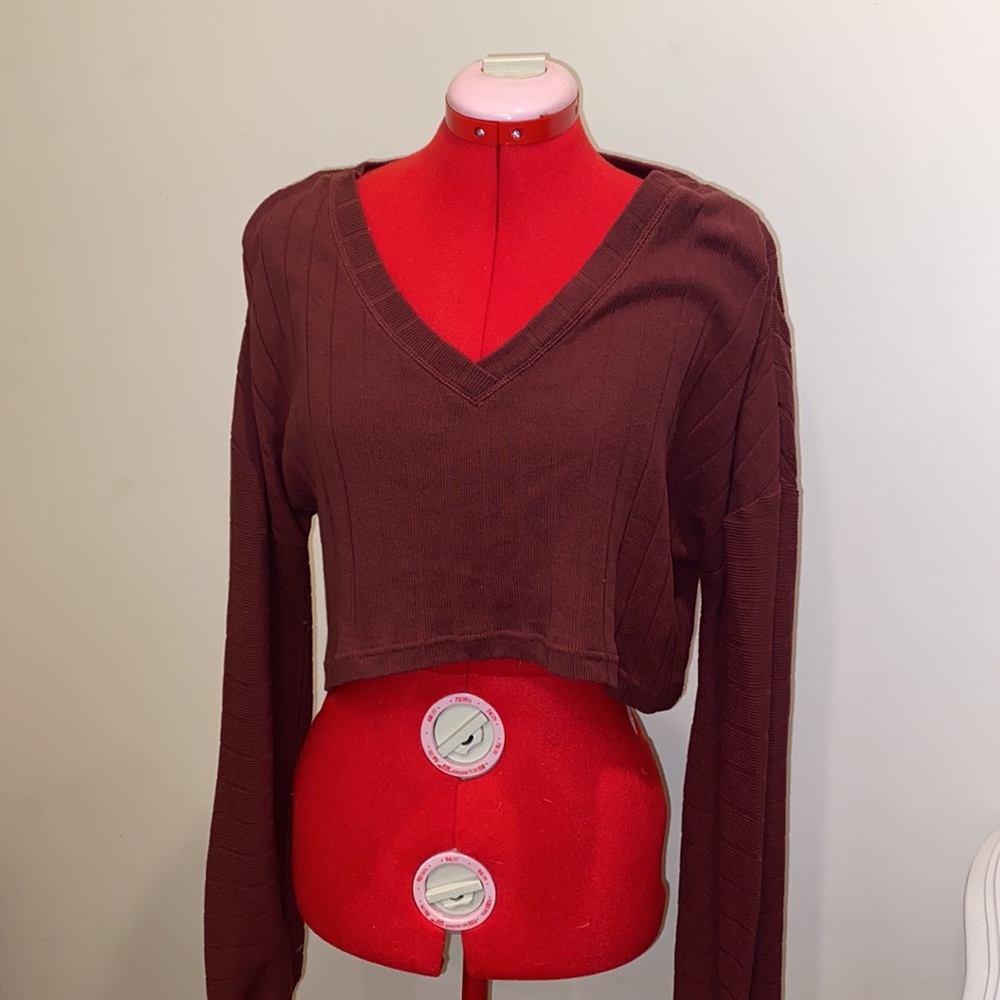 Cropped long sleeve top